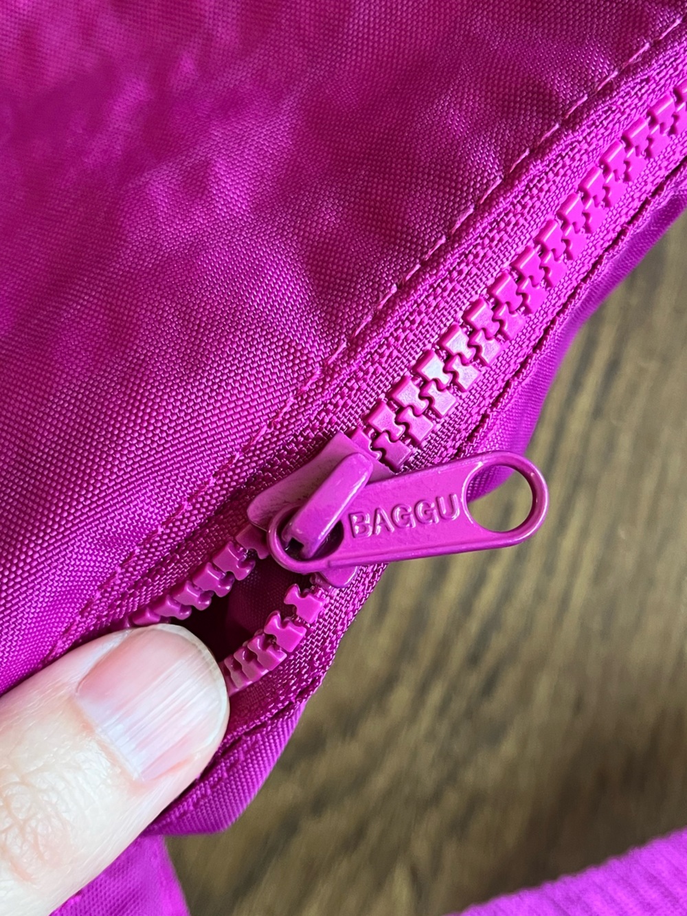 BAGGU Deep Fuchsia Medium Crescent BNWT - Picture 6 of 12